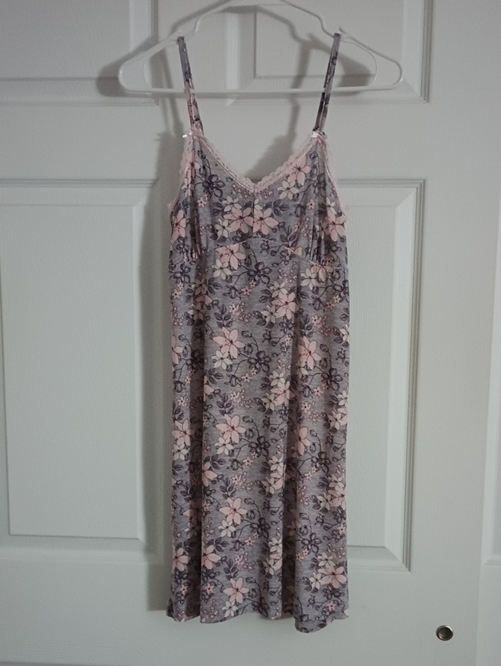 #. Rene Rofe Sleepwear Grey Pink Floral Short Nightgown. Size: Small